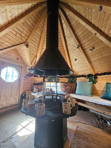 Braveheart Haven: 4BD Retreat with Hot Tub