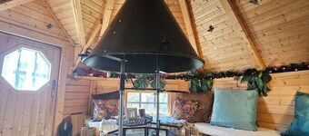 Braveheart Haven: 4BD Retreat with Hot Tub