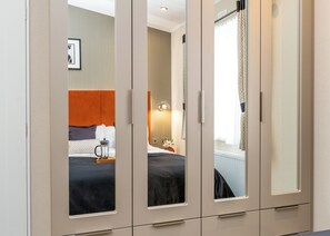 A bedroom with a bed, bedside table, lamp, and a window with curtains. - Luxurious Lodge, perfect for couples or familes, sleeping four people. (Nr Kintore)