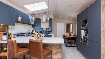 Fridge, oven, stovetop, toaster