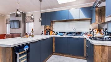 Fridge, oven, stovetop, toaster