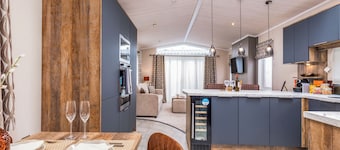 Luxurious Lodge, perfect for couples or familes, sleeping four people.