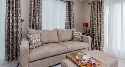 Luxurious Lodge, perfect for couples or familes, sleeping four people.