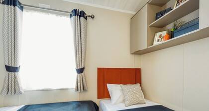 Luxurious Lodge, perfect for couples or familes, sleeping four people.