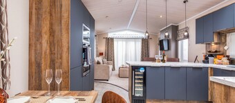 Luxurious Lodge, perfect for couples or familes, sleeping four people.