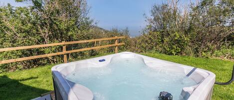 Tina de hidromasaje al aire libre