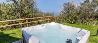 Sea View 2 Bed Hot Tub Safari Tent - Kestrel