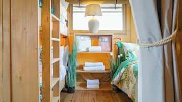 2 bedrooms