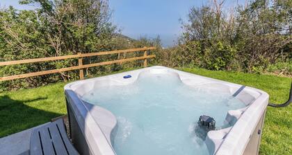 Sea View 2 Bed Hot Tub Safari Tent - Kestrel