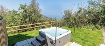 Sea View 2 Bed Hot Tub Safari Tent - Kestrel