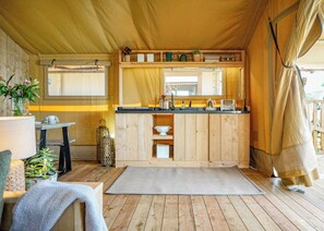 Interior - Sea View 2 Bed Hot Tub Safari Tent - Kestrel (Lynton)
