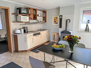 Fridge, microwave, dishwasher, cookware/dishes/utensils - Dat lütt Huus by Interhome (Zinnowitz)