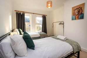 3 bedrooms, desk, iron/ironing board, free WiFi - Francis Street Central Location Sleep 7 Cheltenham (Gloucestershire)