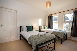 3 chambres, bureau, fer et planche à repasser, Wi-Fi gratuit