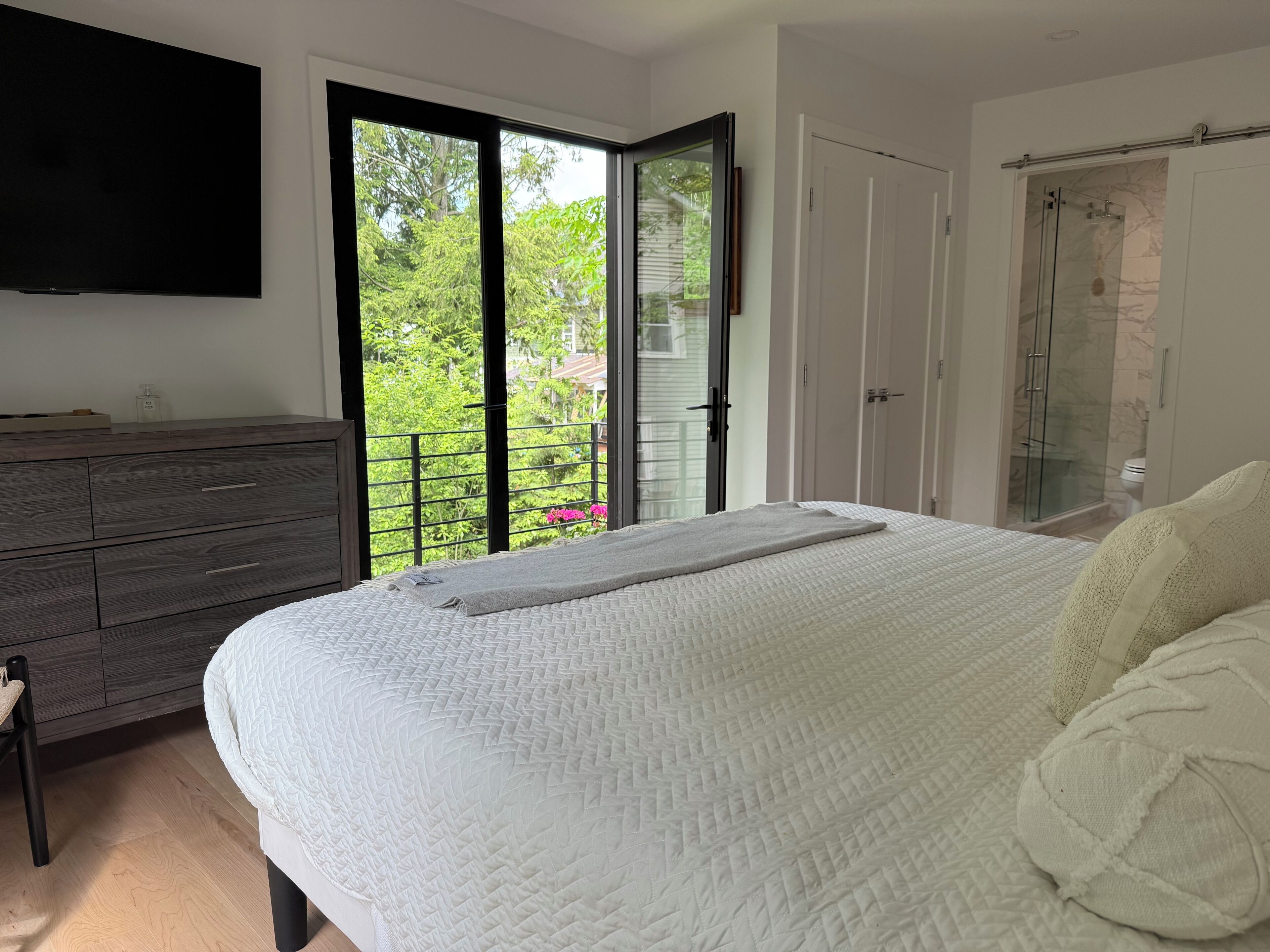 3 bedrooms, iron/ironing board, free WiFi, bed sheets