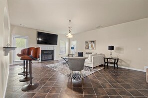 Smart TV, fireplace