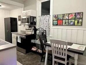 電子レンジ、オーブン、コンロ、食器洗い機