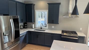 雪櫃、微波爐、焗爐、爐具