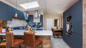 Fridge, oven, stovetop, toaster