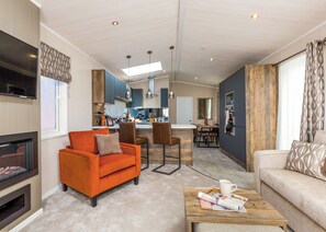 Unclassified image, 2 of 19, button - Luxurious Lodge, perfect for couples or familes, sleeping four people. (Nr Kintore)