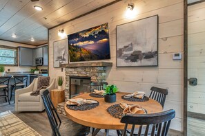 Dining - 7 min to Dollywood Mtn View|Indr Pool|Theater|Game Rm| (Pigeon Forge)