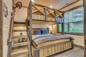 5 Schlafzimmer, Schreibtisch, Internetzugang, Bettwäsche