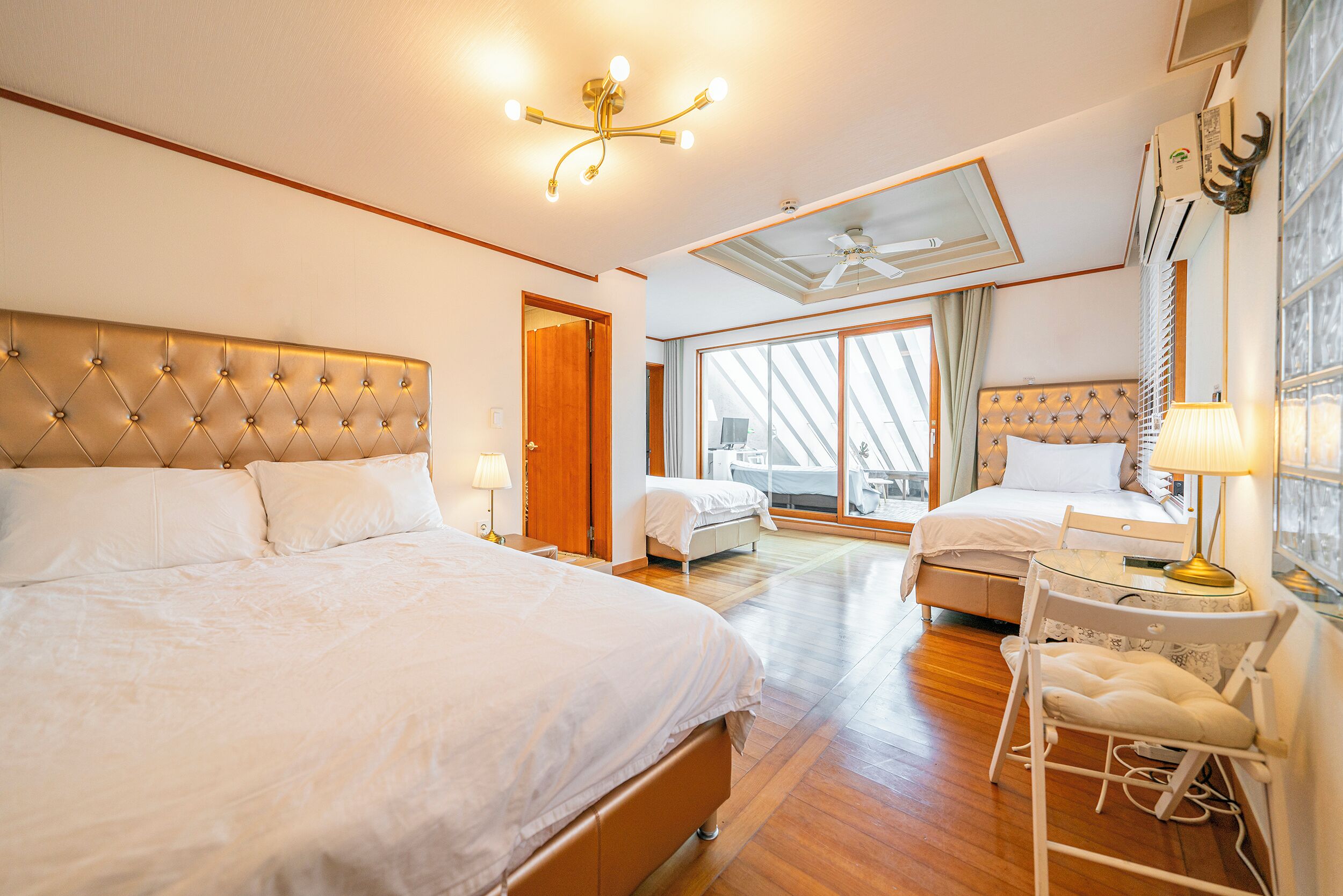 4 bedrooms, desk, iron/ironing board, free WiFi