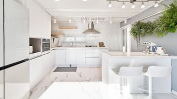 Fridge, microwave, oven, stovetop