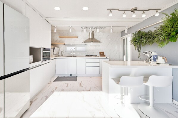 Fridge, microwave, oven, stovetop - HTB Tailored Service Home & Garden near Seoul Station (SEOUL)