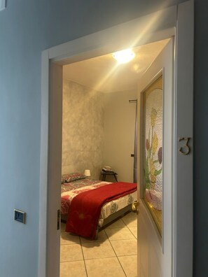 3 chambres, fer et planche à repasser, Wi-Fi, draps fournis