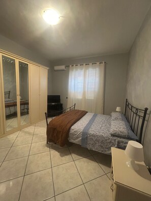 3 chambres, fer et planche à repasser, Wi-Fi, draps fournis