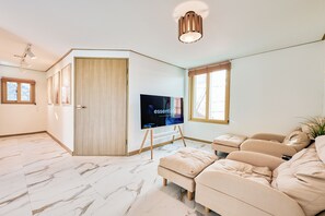 Smart TV, video games, offices, computer monitors