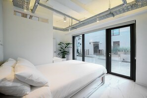 3 Schlafzimmer, Schreibtisch, Bügeleisen/Bügelbrett, Reisekinderbett