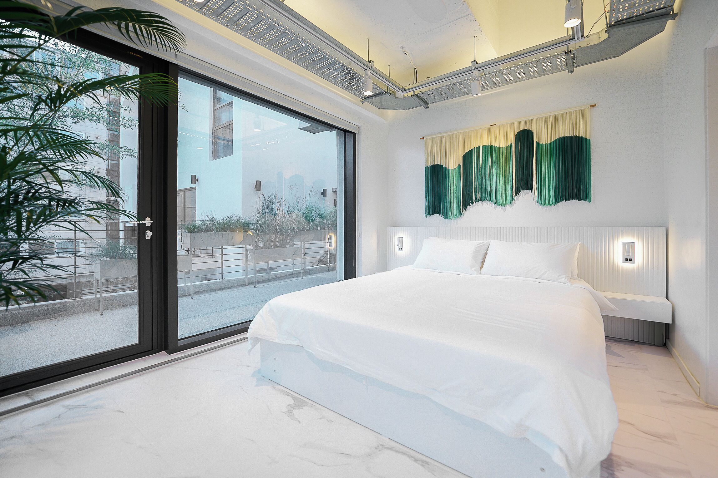 3 bedrooms, desk, iron/ironing board, travel cot