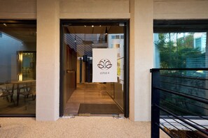 Exterior detail - L9 Tailored Service Home near Hongik University Station (MAPO-GU)