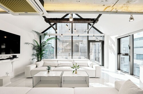 YT Tailored Service Home near Hongik Univ Station