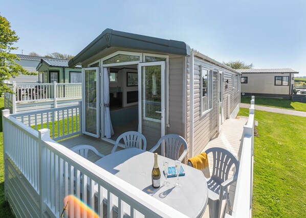 Outdoor dining - Sea View 2 Bed Holiday Caravan - Brendon (Lynton)