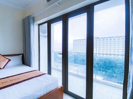 Minibar, escritorio, wifi gratis y ropa de cama 