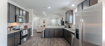 Jacuzzi/ hottub, Pool table