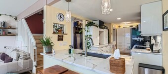 Prime Location - Cozy Modern 2-bedroom townhome in beautiful Boulder w/ WiFi, AC