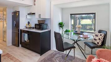 Frigorífic, microones, forn i placa de cuina