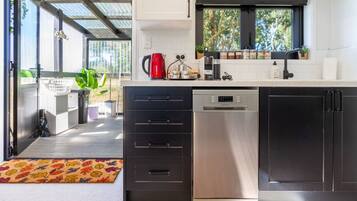 Refrigerador, microondas, horno, placa de cocina