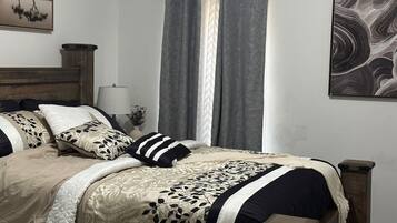 3 bedrooms, desk, iron/ironing board, WiFi