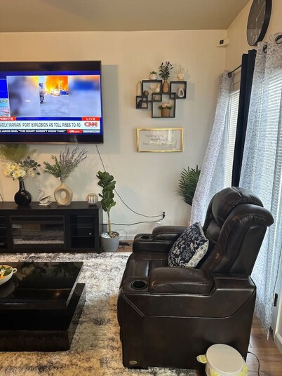Entire 3br/2ba exquisite house