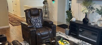 Entire 3br/2ba exquisite house