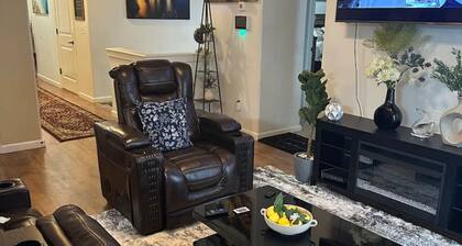 Entire 3br/2ba exquisite house