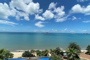 Hồ bơi ngoài trời