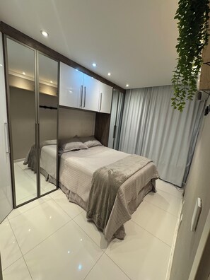 2 bedrooms, iron/ironing board, WiFi, bed sheets - Top Apartment (Recreio dos Bandeirantes Rio de Janeiro)