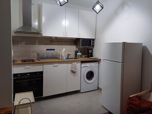 Micro-ondes, four, plaque de cuisson, lave-vaisselle