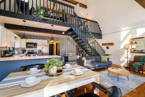 Eagle's Nest A-Frame Cabin Mountain Retreat with EV charger @ Massanutten Resort